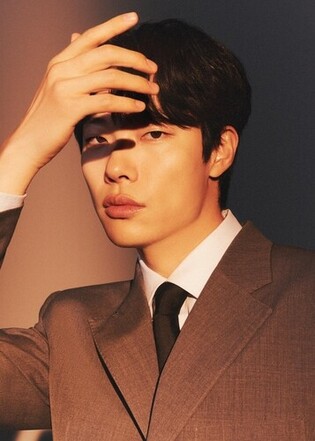 Ryu Jun-yeol Says 'Commenting on Personal Controversy Only Make It Worse... Silence Is Best'