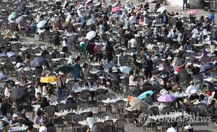 닭강정 6천마리분 공수…25일 인천항서 외국인 1만명 파티