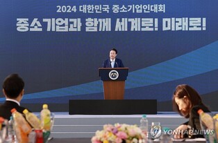 Yoon's dinner with SME biz leaders features spicy chicken ramyeon, frozen gimbap