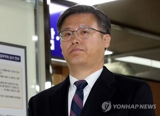 Yoon appoints former Park aide as secretary: sources