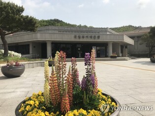 부여박물관 창고에 불, 12분 만에 진화…"국가유산 피해 없어"