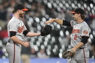 MLB 심판의 황당한 '수비 방해 끝내기' 판정 논란