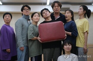 "한 사람의 죽음을 어떻게 애도해야 하는가"…연극 '연안지대'