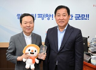 '유튜브 구독자 42만명' 황창연 신부, 평창군 홍보대사 위촉