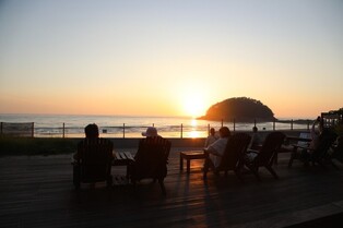 "노을 감상하며 산책"…천리포수목원서 매주 토요일 진행