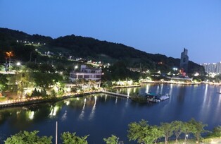 청주 명암유원지 데크길에 야간경관 조성