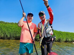 [여행소식] 시각장애인들, 펄떡펄떡 뛰는 은어 잡고 '환호성'