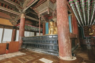 알고 보면 복잡한 무량수전 부처님 아래…녹색 유약 벽돌도 발견