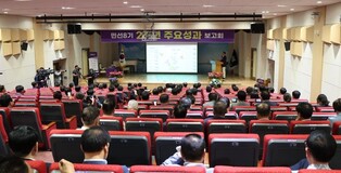 '남이 안가는 길 뚜벅뚜벅'…신안군, 민선8기 2년 성과 소개