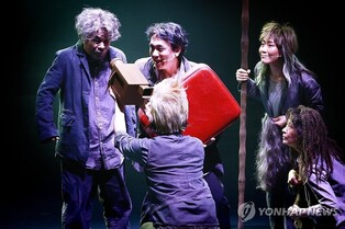 죽음을 애도하는 '전쟁 씻김굿'…연극 '연안지대' 오늘 첫 공연