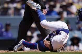 MLB 다저스 어쩌나…야마모토·베츠, 한꺼번에 부상 이탈