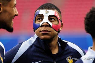 '삼색 마스크' 착용한 음바페…네덜란드전 출전 가능성