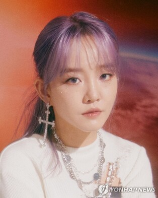 윤하, 전시 '하울림: 아림의 시간' 개최…데뷔 20주년 기념