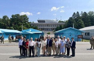 7 former U.S. representatives visit DMZ to commemorate Korean War anniversary