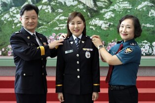 가수 송가인 명예 경찰관 위촉…범죄예방 홍보