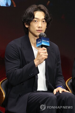 Jung Ji-hoon aims for 'Red Swan' to top Disney+'s Korean originals this year