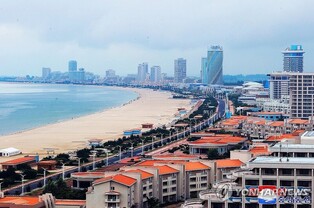 (LEAD) N. Korean leader inspects construction site of tourist zone on east coast