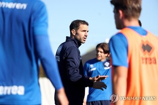 파브레가스, '황희찬 인종차별' 세리에A 코모 사령탑 부임