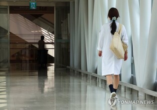 (LEAD) Hospitals begin hiring trainee doctors while med professors warn of boycotting training programs