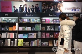 랜덤·뽑기 등 초동 경쟁에 지친 K팝…코어팬 71% "무리한 소비"