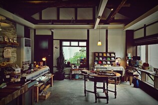 작가님으로 변신한 시골 어르신들…강릉 '지킴이 문구점' 개점