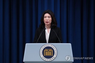 (LEAD) Yoon names Hanyang Univ. professor as senior secretary for low birth rate issues