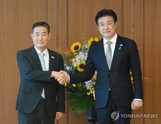 (LEAD) Defense chiefs of S. Korea, Japan discuss N.K. threats, cooperation