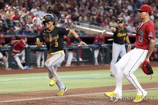 날쌘돌이 배지환, 연장서 번트 안타…MLB 복귀 후 첫 안타