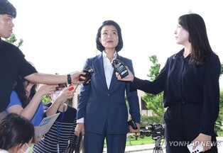 (LEAD) Lee Jin-sook appointed as broadcast watchdog chief despite opposition protest