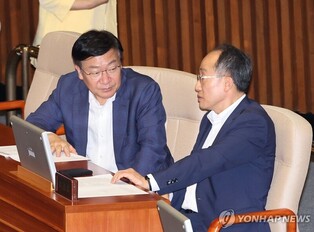 Pro-Yoon PPP lawmaker offers to resign as party policy chief