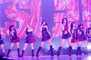 KSPO돔 꽉 채운 아이브 "10개월 만에 더욱 성장해서 돌아왔죠"