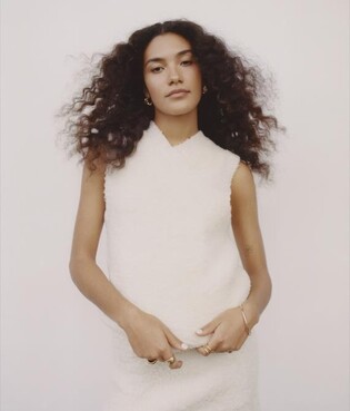 英 팝스타 올리비아 딘 "음악은 제 연약함을 드러내는 방식이죠"