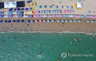 폭염 속 경남 해수욕장 폐장 수순…피서객 70만명 넘겨