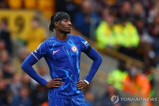 원정지역 울버햄프턴 비하한 첼시 마두에케, 해트트릭 뒤 사과