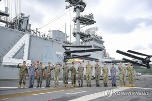 Navy chief inspects joint S. Korea-U.S. drill aboard U.S. amphibious assault ship