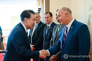 Yoon, U.S. congressional delegation discuss strengthening bilateral alliance