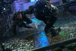 여전히 통쾌한 액션에 깊이를 더한 서사…영화 '베테랑 2'