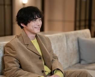 Actor Sakaguchi: 'Korean Directing Style Is More Daring... I Want to Do It Again'