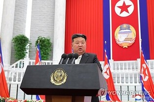 (LEAD) N. Korea publicly discloses uranium enrichment facility for 1st time