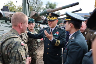 S. Korean army chief visits Poland
