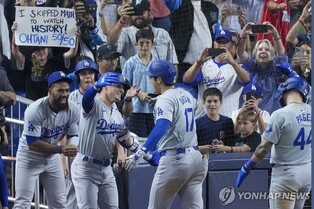 MLB 커미셔너 "야구를 새 경지로 끌어 올린 오타니 자랑스럽다"