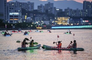 LED 카약·해상 시네마…부산 가을밤 특별한 선물