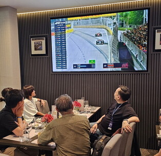 Samsung supplies TVs to Formula 1 in Singapore