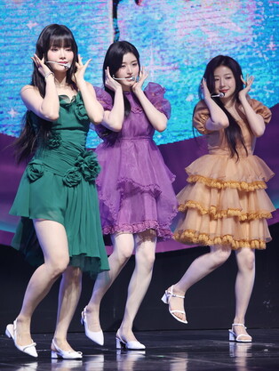 S. Korean girl group Fifty Fifty