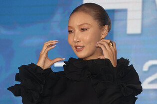 S. Korean singer Hwasa