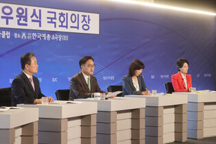 Speaker at debate forum