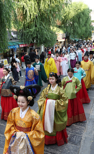 Hanbok fashion show