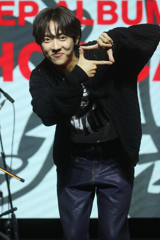 S. Korean rock band Dragon Pony