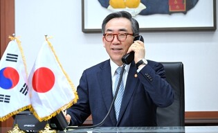 FM Cho holds 1st phone talks with Japan's new foreign minister