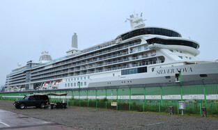Eco-friendly cruise ship enters S. Korea
